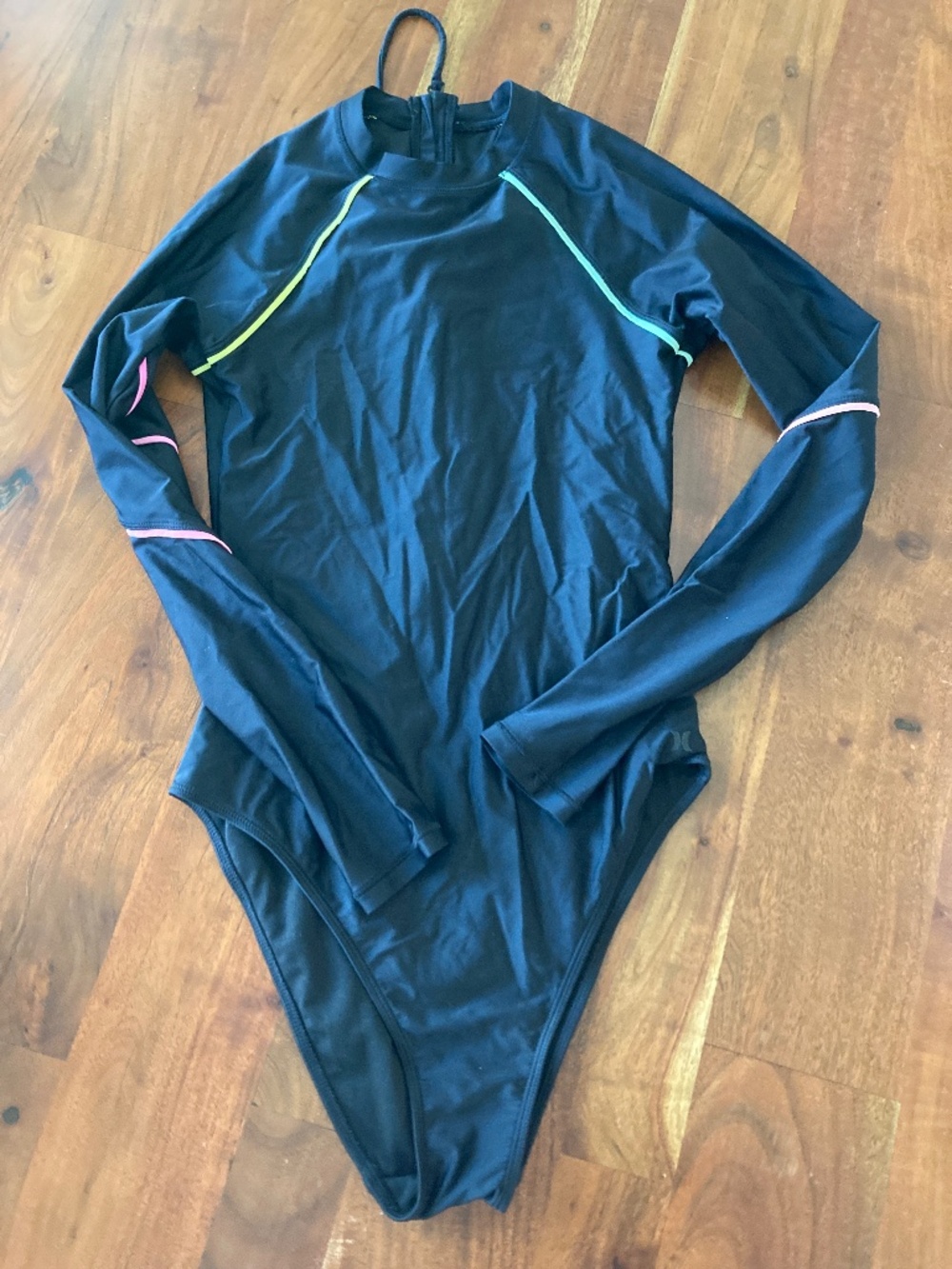 EUC Hurley Juniors Size M Rashguard Swimsuit